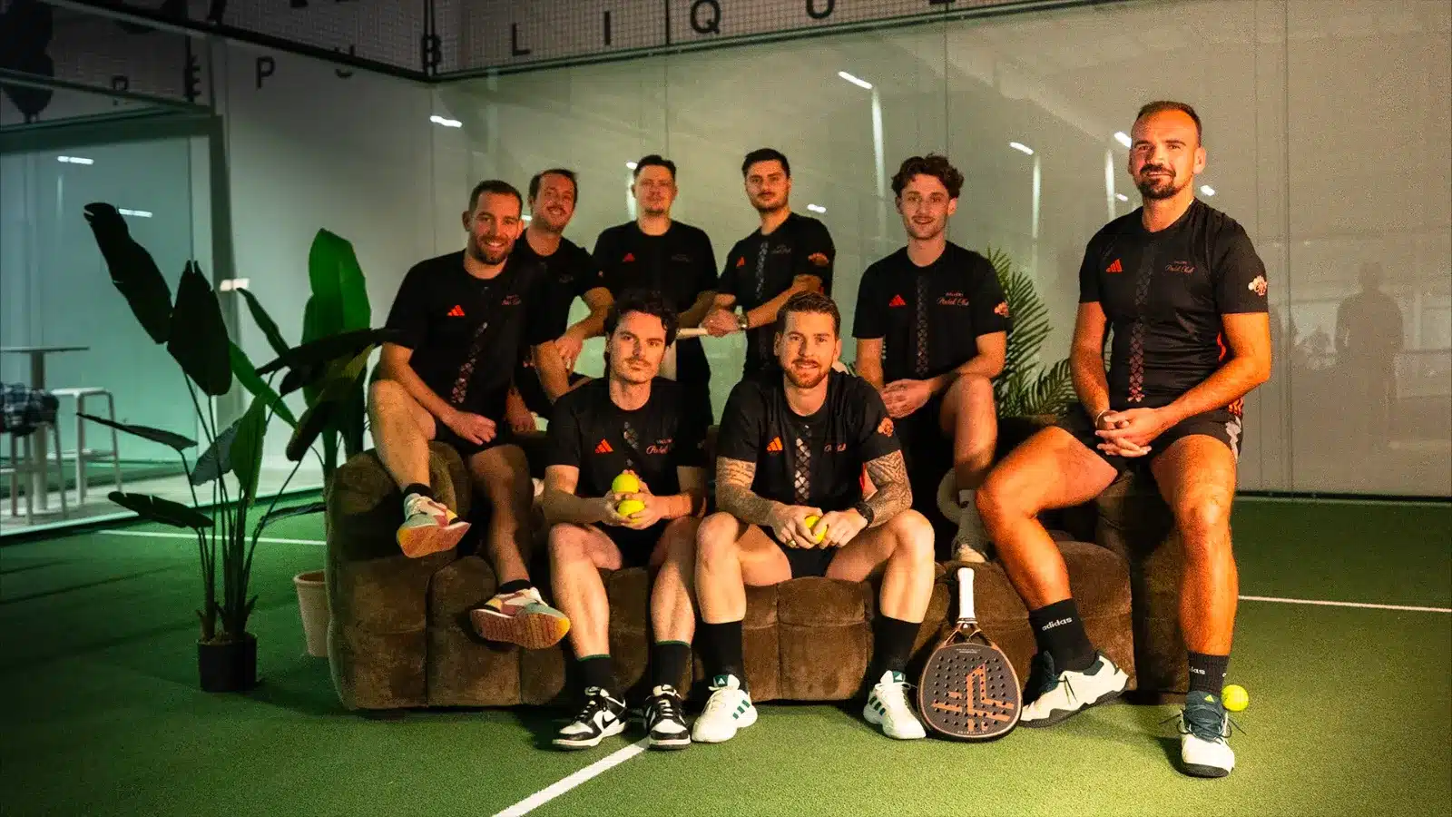Joueurs du Gallery Padel Club en maillot, licence padel à Poitiers